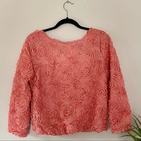 Rose textured crop sweater 🌹 - Picture 2 of 4